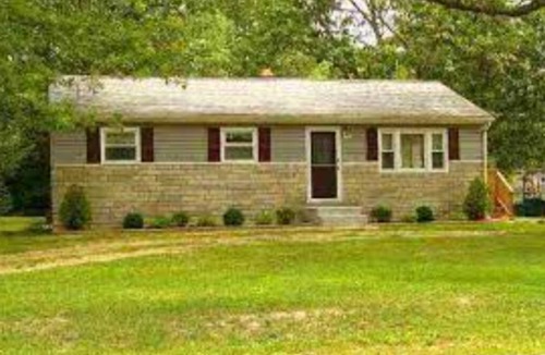 Collings Lakes House | Stationary camper with electric & water