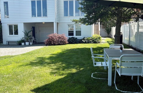 Avon House | Stay at The Lightline House, Bay Head. A modern 4 br home close to ocean & town.