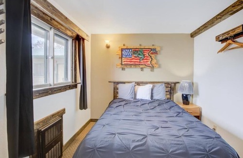 Chamberlain Hotel | Stay in Chamberlain –2 Rooms for Travelers w/Free Parking, Quick Access to I-90
