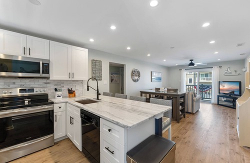 Sea Isle City Condo | Stay near the Sea Isle City Beach in our cozy 3-bedroom condo.