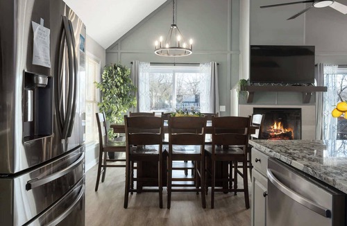 New Century House | Stay on the Lake Sleeps 11 Private Dock MAJOR INTERNATIONAL SPORTING EVENT 26!