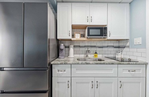 North Wildwood Condo | Stay Salty: Modern 1BR Condo w/Pools & BBQ Grills