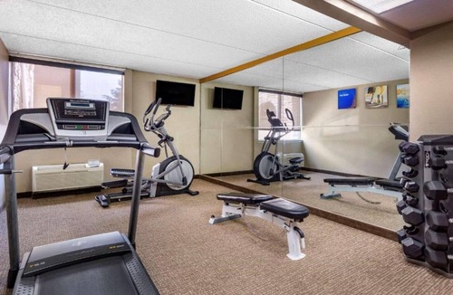 Edison House | Stay with us on your next trip to Edison