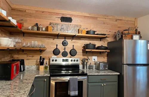 Mentone Cabin | “Stayawhile” and enjoy private hot tub & game room