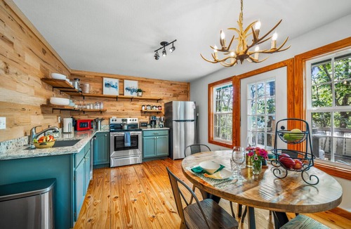 Mentone Cabin | “Stayawhile” and enjoy private hot tub & game room