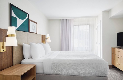Peoria Hotel | Staybridge Suites Downtown Peoria by IHG