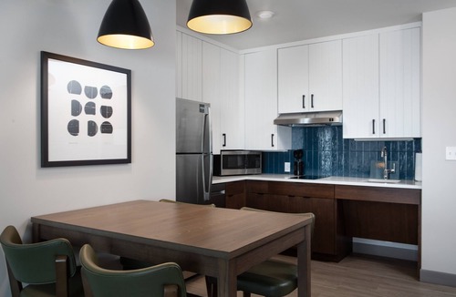 Iowa River Landing Hotel | Staybridge Suites Iowa City Coralville by IHG