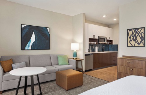 Rockford Hotel | Staybridge Suites Rockford by IHG
