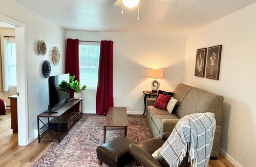 Kirksville Apartment | StayClose-ground lvl-pets-30+days