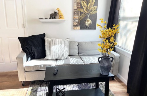 Kirksville Apartment | StayClosePets, ground lvl, Queen, 30days+