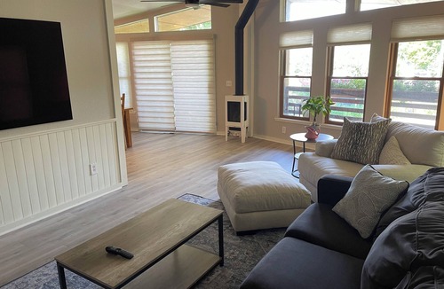 Lyons House | Steps from downtown Lyons and within 30 minutes from Estes Park or Allenspark.