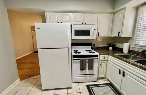 Joslyn Castle Apartment | Steps From UNMC, Dining, Explore Midtown