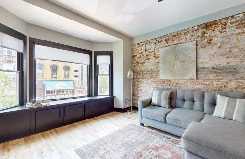Janesville House | Steps to Dtwn & Rock River! Couples Retreat