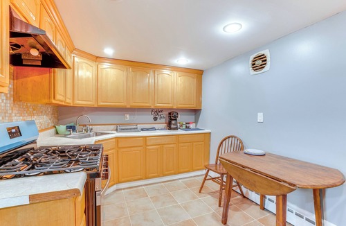 West Side Apartment | Steps to Lincoln Park: Spacious Apt in Jersey City
