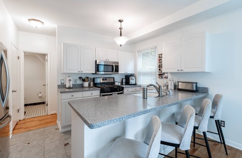 Eastport House | Steps to Marinas & Shops w Parking in Eastport