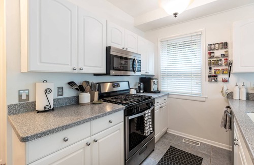 Eastport House | Steps to Marinas & Shops w Parking in Eastport