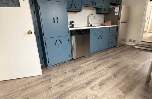 Harvard House | Steps to Metra - Fully Updated - Sleeps 7