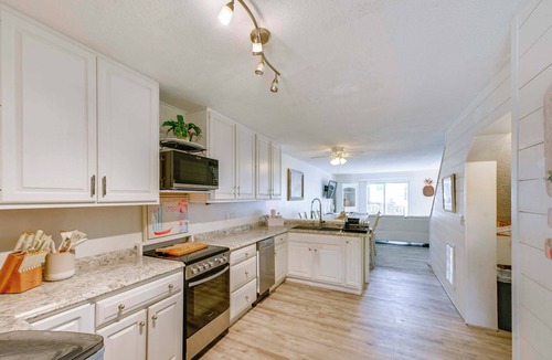 Dewey Beach Condo | Steps to Rehoboth Bay Marina! Condo w/Pool Access