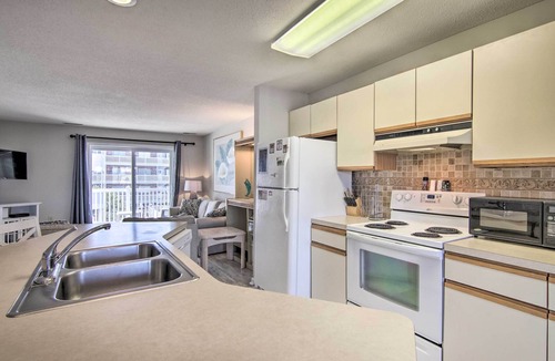 Midtown Ocean City Apartment | Steps to Shore: Gem w/Pool in Ocean City