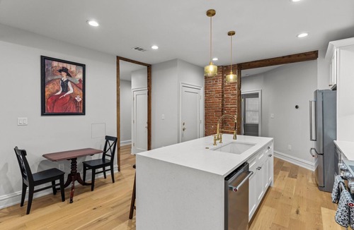 Benton Park House | STL Furnished 3BD 2BA Mid term rental quiet clean historic near Anheuser-Busch