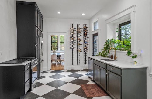 Towson House | Stone Heritage House - family + pet friendlyn