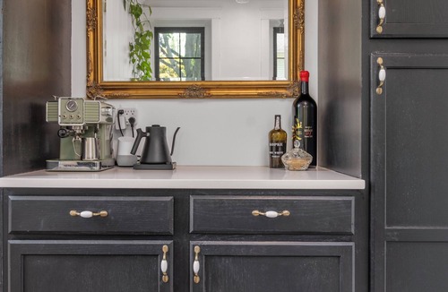 Towson House | Stone Heritage House - family + pet friendlyn