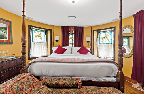 Lovettsville Bed & Breakfast | Stone Manor Boutique Inn
