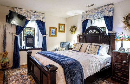 Lovettsville Bed & Breakfast | Stone Manor Boutique Inn