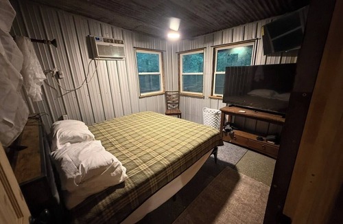 Board Camp Cabin | Stone Mountain Off Wolf Pen Gap Trails, Industrial Design 2 Bedroom 2 Bath Cabin
