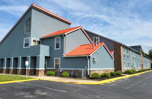 Carrollton Hotel | Stonewood Inn & Suites of Carrollton - Smithfield