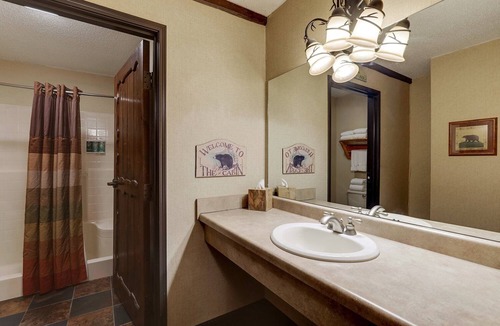 Moline Hotel | Stoney Creek Stay | 2 Suites | 0.8 mi to TaxSlayer Center