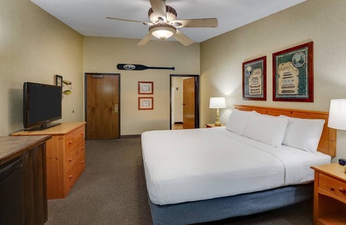 Moline Hotel | Stoney Creek Stay w/Pool Access | 1.5 mi to Rock Island Arsenal Museum