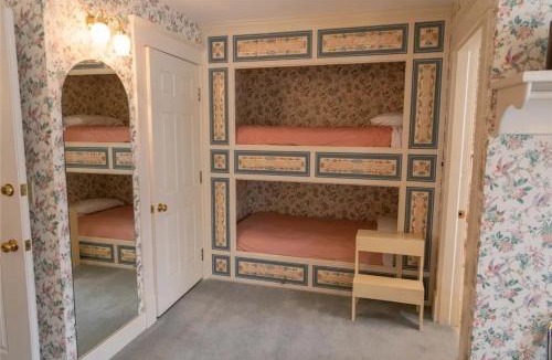 Pella Hotel | Strawtown Inn & Events
