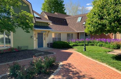 Pella Hotel | Strawtown Inn & Events