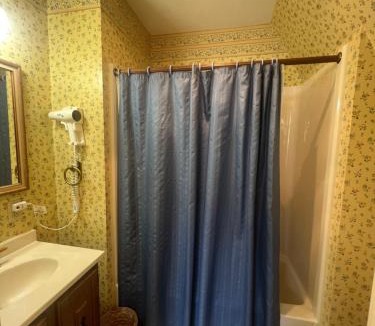 Pella Hotel | Strawtown Inn & Events