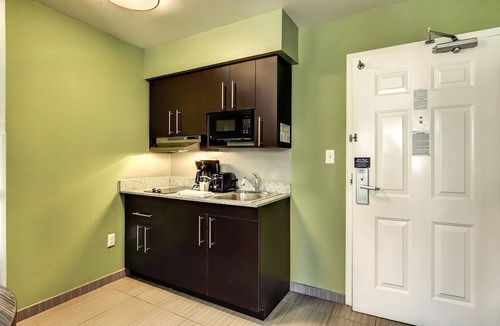 East Brunswick Hotel | Studio 6 East Brunswick, NJ - NYC Area