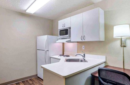 Huntsville Hotel | Studio 6 Extended Stay Huntsville, AL - US Space & Rocket Center
