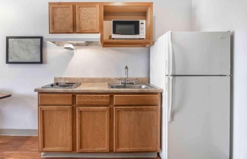 Wichita Hotel | Studio 6 Extended Stay Wichita South KS