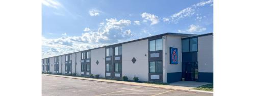 Rockford Hotel | Studio 6 Rockford, IL – RFD Airport