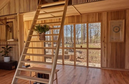 Florence Cabin | Studio, Custom Lakeside Experience w Kayaks & King