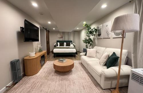 Irving Park East Apartment | Studio Near Wrigley Sleeps 4 Games + Fireplace