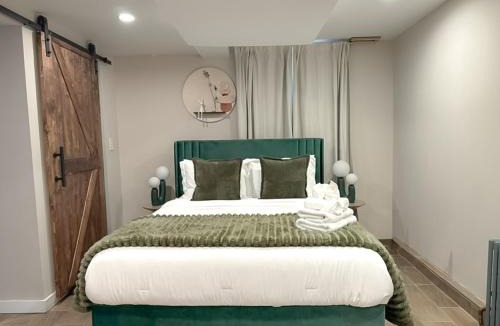 Irving Park East Apartment | Studio Near Wrigley Sleeps 4 Games + Fireplace