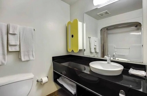 East Brunswick Hotel | Studio Retreat Near New Brunswick