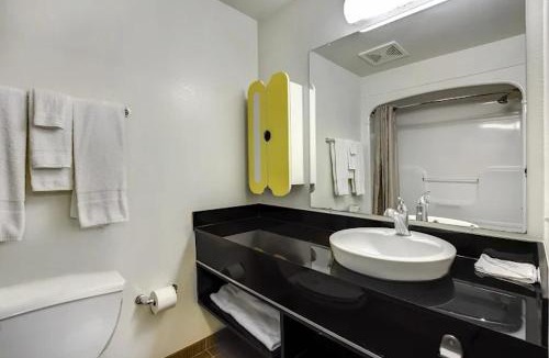 East Brunswick Hotel | Studio Retreat Near New Brunswick