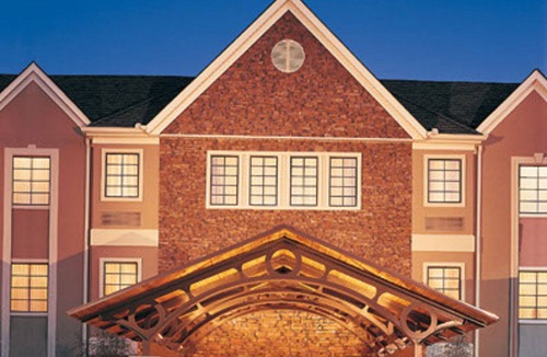 Rochester Apartment | Studio Suite | Free Breakfast + Pool & Hot Tub + Near Mayo Clinic!