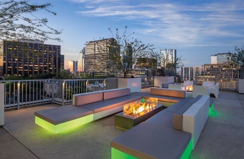 West End Condo | Studio unit/Austin - Full Kitchen, W/D, Rooftop Pool, & More!