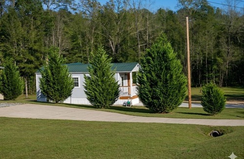 Phenix City House | Studio w/deck, grill, laundry