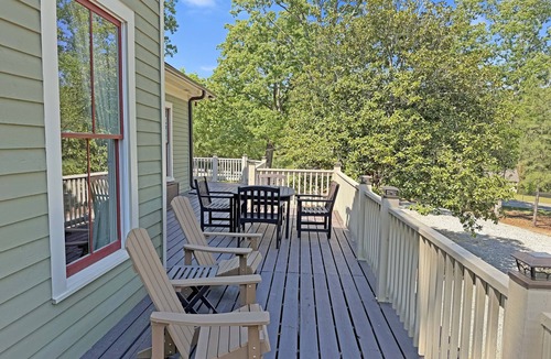 Fuquay-Varina House | Stunning 1890s Victorian · 7BR/4BA · Sleeps 14