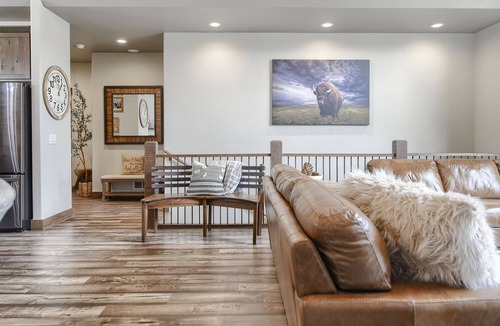 Deadwood Cabin | Stunning 3700+ Sq. Ft Lodge w/Firepit, Hot Tub, Large Garage - Paved!