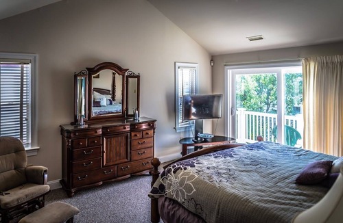 North End Condo | Stunning 5 Bedroom 2nd Floor Unit,Heart of the Gold Coast